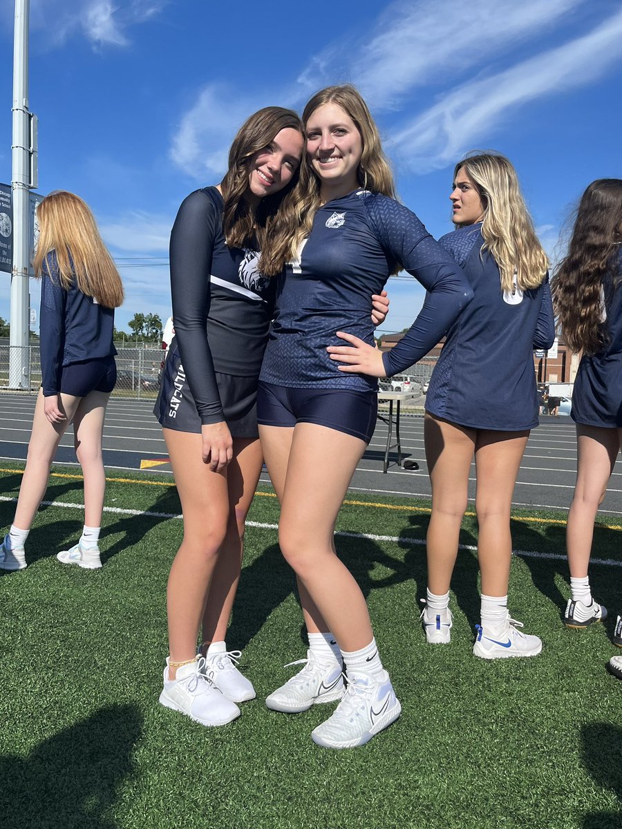 DusingMegan's tweet image. WEGO Athletics photo day. Dance and volleyball but sisters first. @dance_WEGO @WeGoAthletics @wego_vball @CHSD94