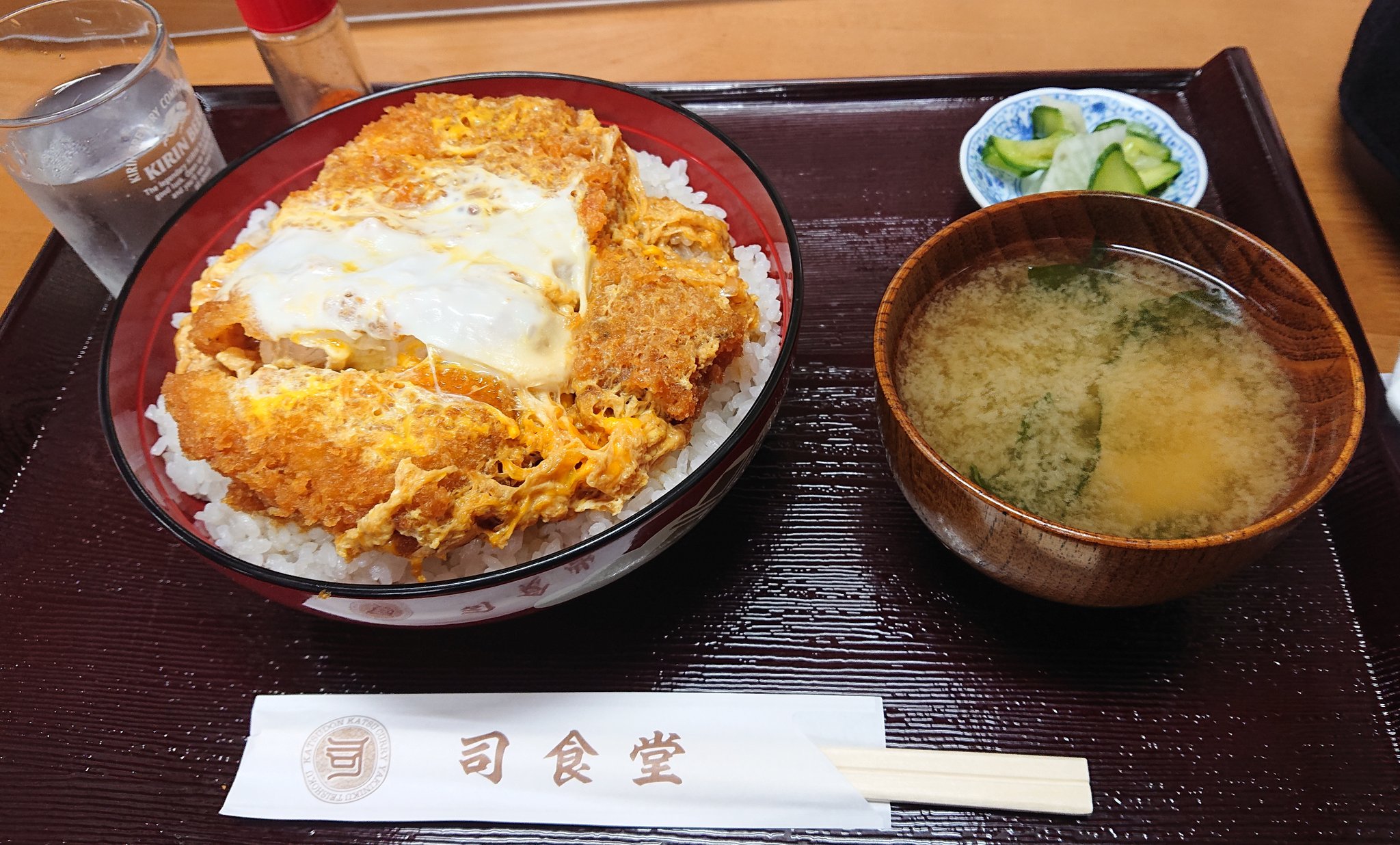 ひろせゆーじ お盆休み合宿day1のランチはこれな 富士河口湖町の 司食堂 さんでカツ丼食べた めっちゃ美味しいし ボリュームたっぷり 司食堂さんはマジでおすすめ 司食堂 河口湖ランチ 富士河口湖町 T Co