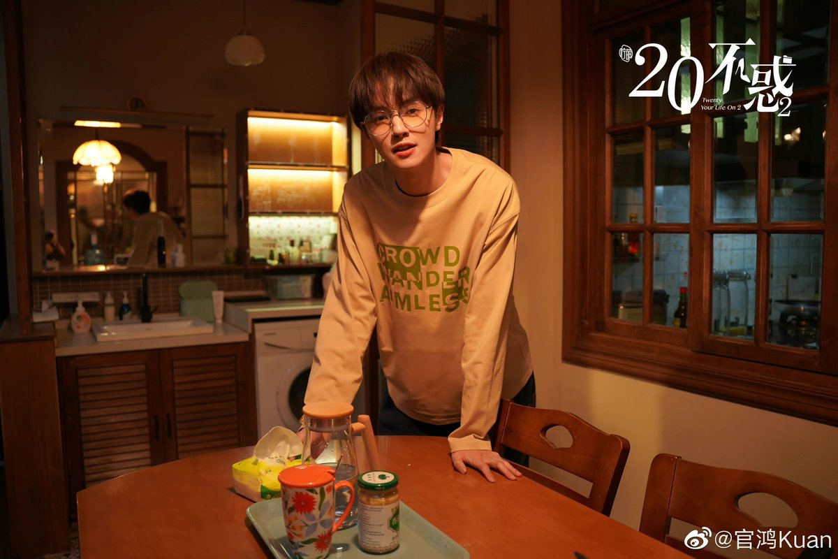 KuanHong_TH's tweet photo. 220817 📸 [weibo updated] by 官鸿Kuan 

“วันนี้ รูมเมท(สุดหล่อ🥰)เสี่ยวเหอ จะมาช่วยคุณเตรียมอาหารค่ำ”

คุณเฉินรับบทเป็น เสี่ยวเหอ รูมเมทกับตัวละครหลักในละครเรื่อง 20不惑2 ( Twenty Your Life On 2) ค่า ✌🏻

#DarrenChen #官鸿 #KuanHung #กวนหง https://t.co/OHQZkfK32z