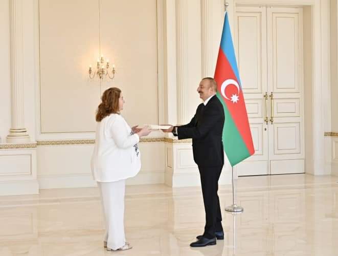 CAzerbaiyan's tweet photo. Nueva Embajadora de Argentina en Azerbaiyán

María Ángeles Bellusci presentó hoy sus credenciales al presidente de Azerbaiyán, Ilham Aliyev.

@CAzerbaiyan 
@iriunlp https://t.co/nkb7wPom5w