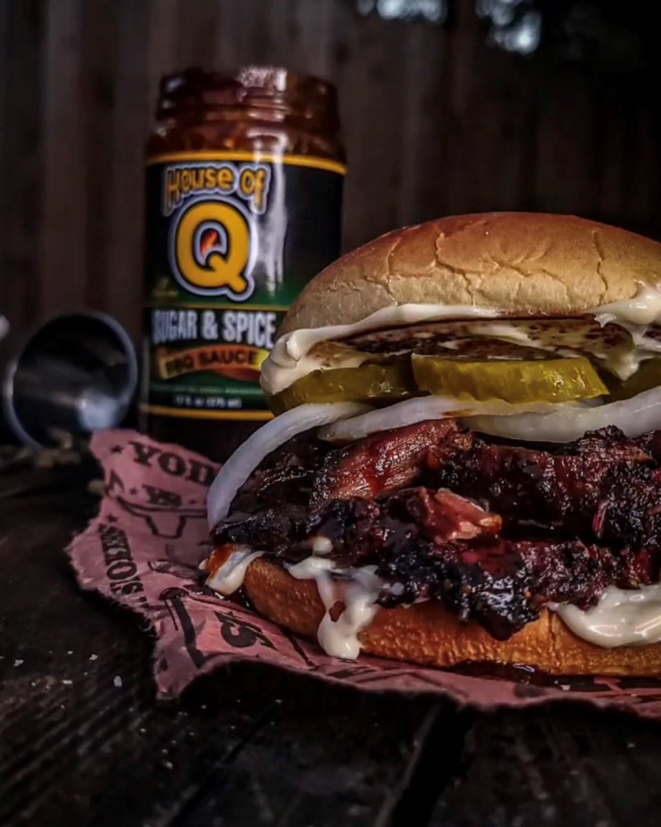 yodersmokers's tweet photo. REPOST from Mayhem Mike's Bearded Skull Bar-B-Que
.
"Brisket Sando Anyone? Rolled smoke on this Brisket Point for 12hrs on my #yodersmokers YS640 and then hit with House of Q Sugar and Spice."
.
#houseofq #brisket #pelletgrill https://t.co/ewnbBy9liJ