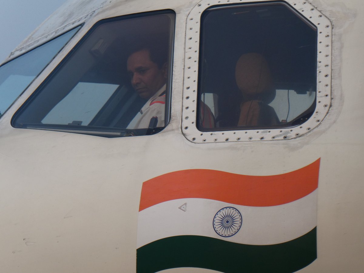 Bando_toyo's tweet photo. 【インド🇮🇳】

りりしいパイロットさん🧑‍✈️の操縦でデリーへ✈️
スモッグすごいけど逆に夕日が幻想的に見えるという
インドあるある

#インド #写真 #飛行機 #飛行機写真 #夕日 #旅行 #旅行好きな人と繋がりたい #写真撮ってる人と繋がりたい #夏休み #パイロット #バックパッカー #SummerVibes #airplene https://t.co/LUxsIuyCOC