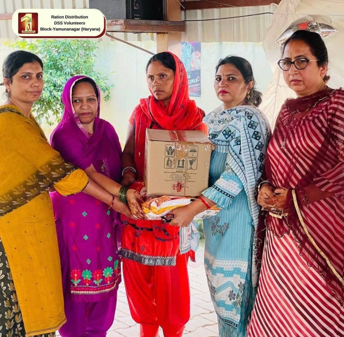 lovepre85204108's tweet photo. With the inspiration of Saint Gurmeet Ram Rahim Ji, Dera Sacha Sauda volunteers celebrated #Remarkable15thAugust by planting trees and doing humanity works which is unforgettable for everyone. 
@DSSNewsUpdates https://t.co/ePKfFaON8T