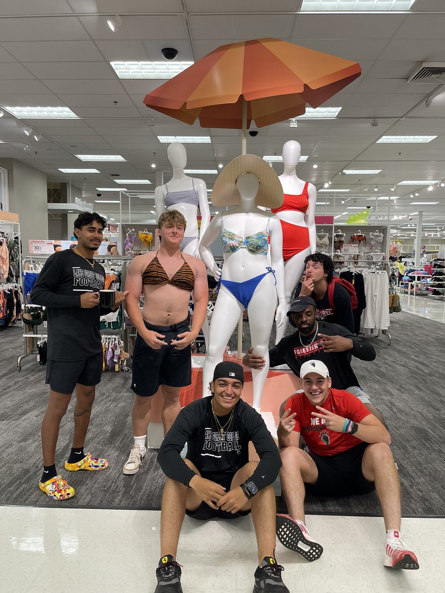 albin_a2's tweet photo. Hey @LFC_FOOTBALL check out Jaybirds finding some models and mannequins ft. Silk ! #lfcfootball #scavengerhunt2022 https://t.co/IjJ6PuXE0p
