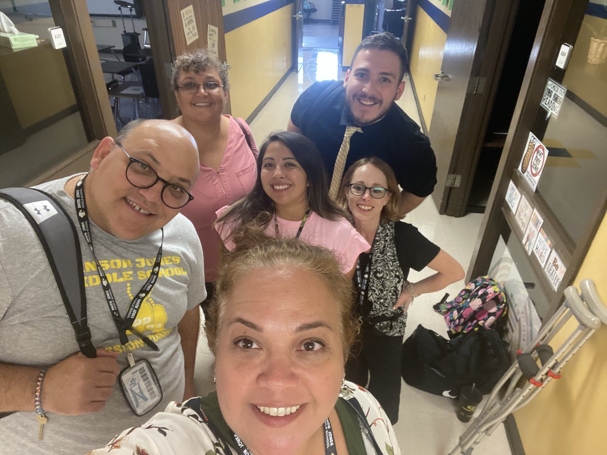 Gengen15302833's tweet photo. 6th Grade meet the teacher was a SUCCESS! @MrHuertaNISD @elenaben @LeroyHowell14 @ca_frazor @NISDJones @NISD #missionpossible #NISDignited https://t.co/4v83u8urw4