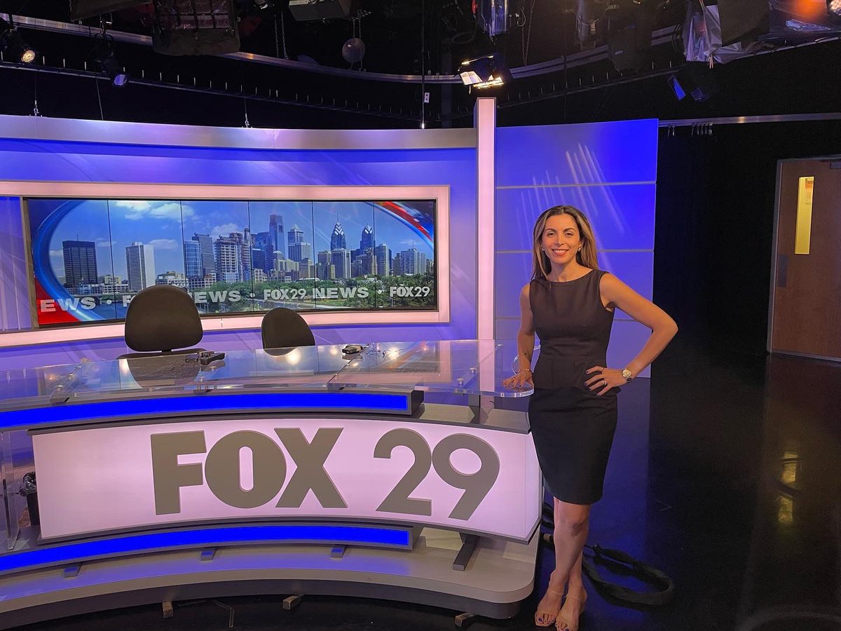 ClearyStrat1's tweet image. Our Founder &amp;amp; CEO @ronicacleary got her start in television alongside @BillAFox29 where she was a part of the original cast of #ChasingNJ, a show that reinvented television news and aired on @fox5ny, @My9NJ, and her hometown station @FOX29philly.
