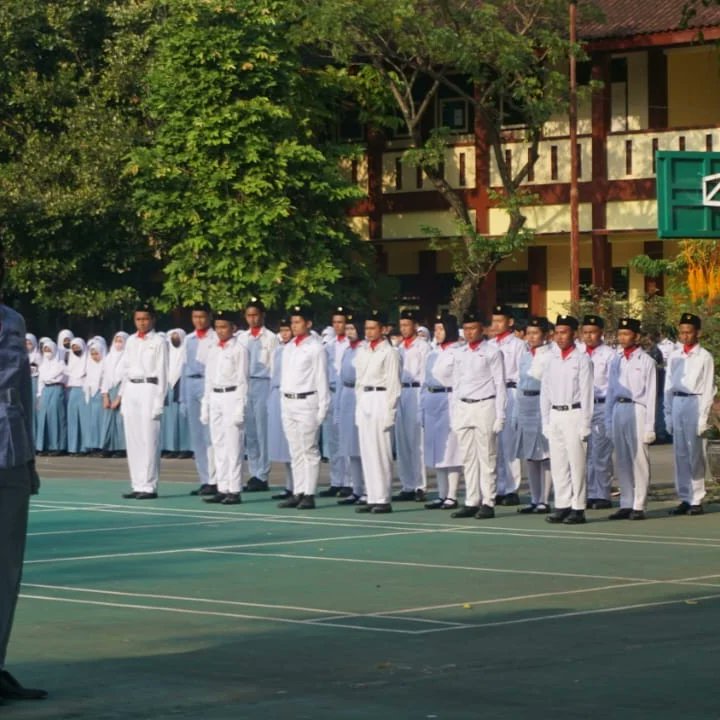 smanda_demak's tweet photo. Upacara peringatan HUT ke-77 Republik Indonesia
17 Agustus 2022
"Pulih lebih cepat, bangkit lebih kuat"

Smanda, siap, jaya, berprestasi! 

@dindikbud_demak  @cabdindikwil2 
#upacarahutri #hut77ri #dirgahayuindonesia77 https://t.co/f39eMLj9xc
