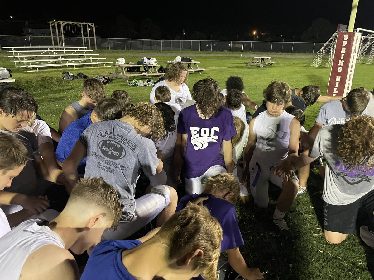 EOCfootball's tweet photo. Down 16-6 in the second qtr, our guys went on a 26-0 run to beat EA Cox 32-16 to extend the streak to 20 games! Proud of you guys, you earned this one! https://t.co/wO7ClioaW2