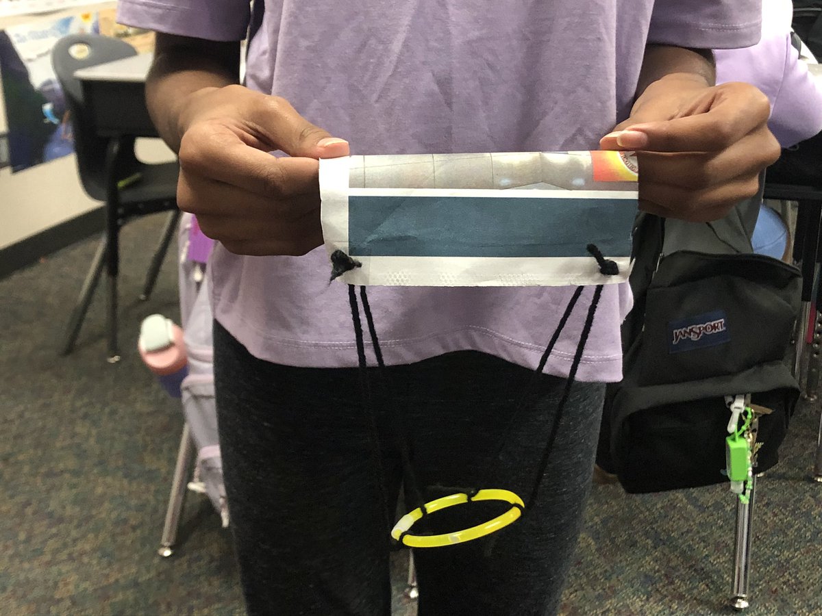 UmaDeviViswana4's tweet photo. Students made their parachute canopies for their scientific investigation. @FBISDSTEM https://t.co/MJlTtFpZKw