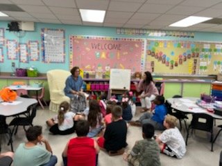 What's better than eating M&amp;Ms? Co-teaching an explicit vocabulary lesson! #SOR <a href="/AlabamaReading/">Alabama Science of Reading</a> <a href="/AlabamaAchieves/">Alabama State Department of Education</a> <a href="/AriTracie/">Tracie_ARI_RLLS</a> <a href="/Mallory97393389/">Mallory Long</a> <a href="/RochelleARIReg1/">Rochelle Harrison</a> <a href="/AlabamaLiteracy/">Alabama Literacy Asso</a>