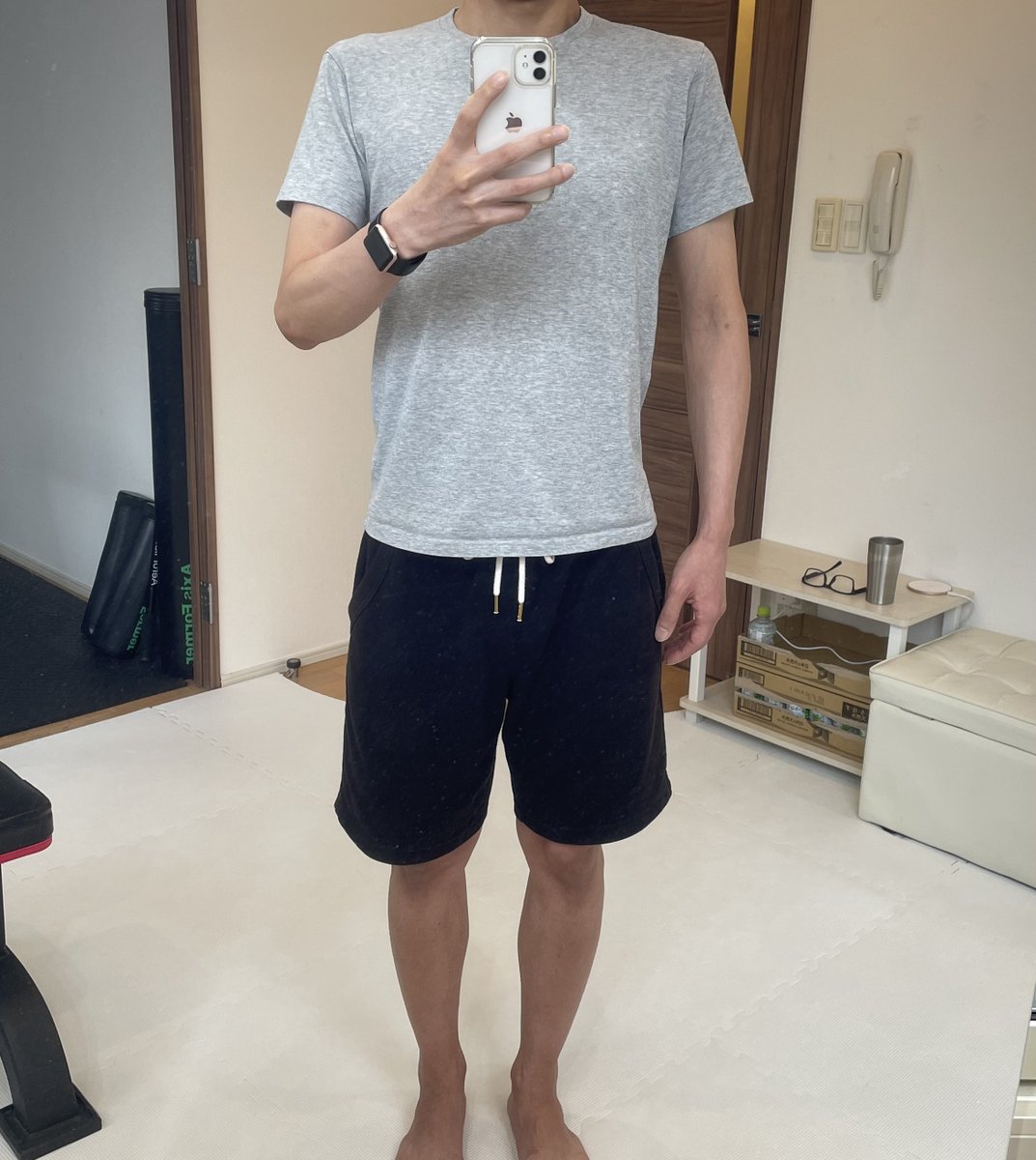 hexagym's tweet photo. どっちの方がより胴長に見える？

(実際、僕は短足胴長なのでどっちもやけど相対的にって話) https://t.co/BZXcyrmGRZ