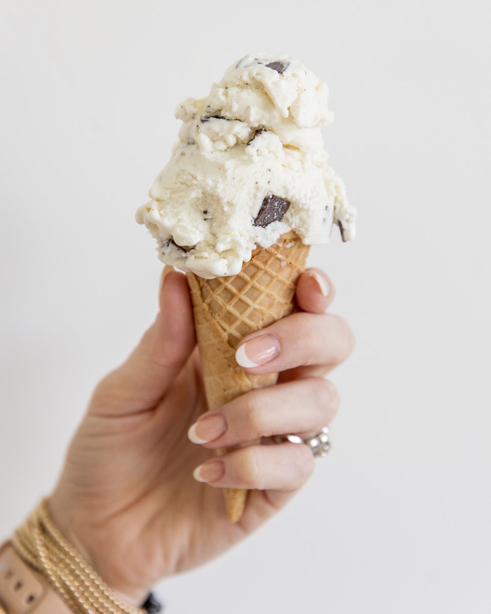 Chocolate Chip - One of our most classic and original flavors of Producers ice cream.

Have you had a chance to try this flavor yet? 
.
.⁠
.⁠
#producersdairy #producers #fresno #icecreamlover #icecreamyouscream #chocolatechip #dairy #icecream #realcaliforniamilk #summertime