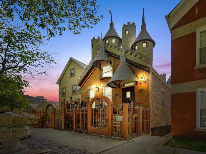 hellslumplanet's tweet photo. 🚨⚠️ the Bridgeport Castle is for sale😱 https://t.co/mXPrGTddwY