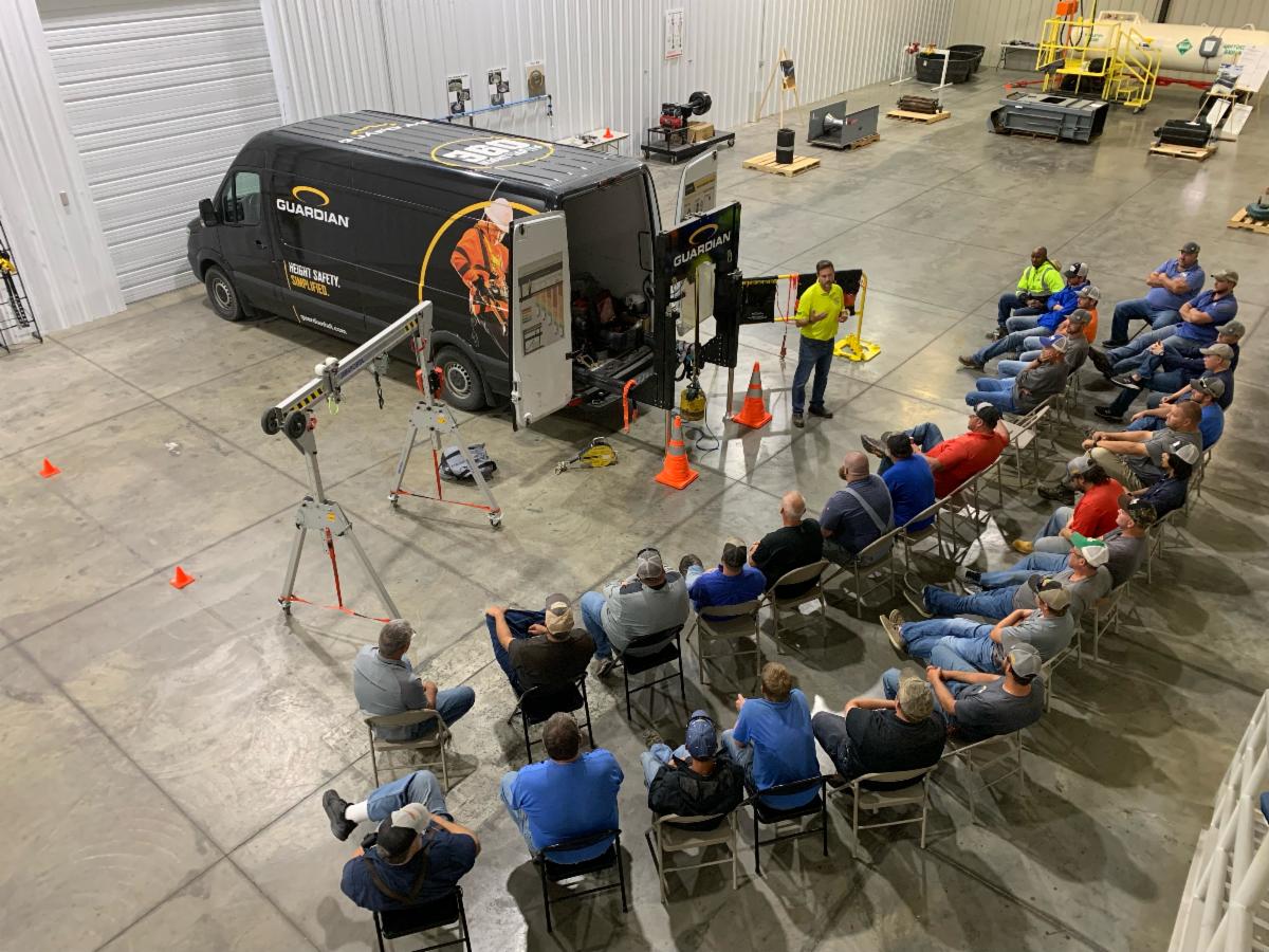 pmg_safety's tweet photo. Farmers Coop stepping away from the field for 360 Degree Height Safety training from @Jeff Springer
#FallProtection #DropAwareness #ConfinedSpace #alwayslearning

@guardianfall @reidlifting https://t.co/8kD4aKLTs9