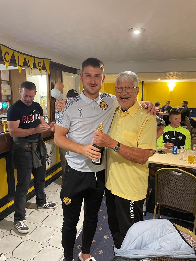 Bashley FC (@footballbashley) on Twitter photo Presenting Saturday's man of the match, Sam Davidson, and tonight's award going to goalscorer Harry McGrath. 🍾
<a href="/sammydavidson16/">H2</a> <a href="/HarryMc04767594/">Harry McGrath</a> 
#UpTheBash Presenting Saturday's man of the match, Sam Davidson, and tonight's award going to goalscorer Harry McGrath. 🍾
<a href="/sammydavidson16/">H2</a> <a href="/HarryMc04767594/">Harry McGrath</a> 
#UpTheBash