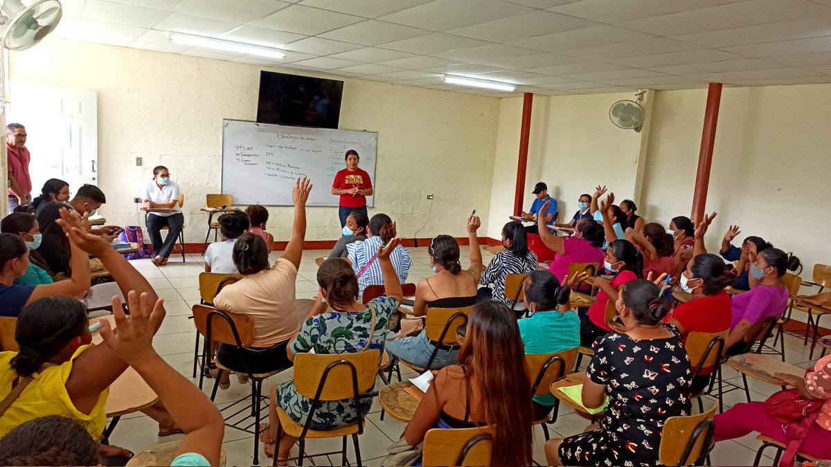 NicTotoMadriz's tweet photo. Programa Usura Cero Madriz
 Continúa haciendo entrega de Financiamiento a grupos solidarios organizados, en los municipios del departamento.
40 Protagonistas, 13 grupos Solidarios
_Monto recibido: 440,000 Córdobas_
🌸👩🏼‍🦳👵🏼👩🏼‍🦰👱🏼‍♀️👩🏼‍🍳👩🏻‍💼
#NicaraguaBenditayLibre 
#TropaSandinista https://t.co/XoNVx3uusA