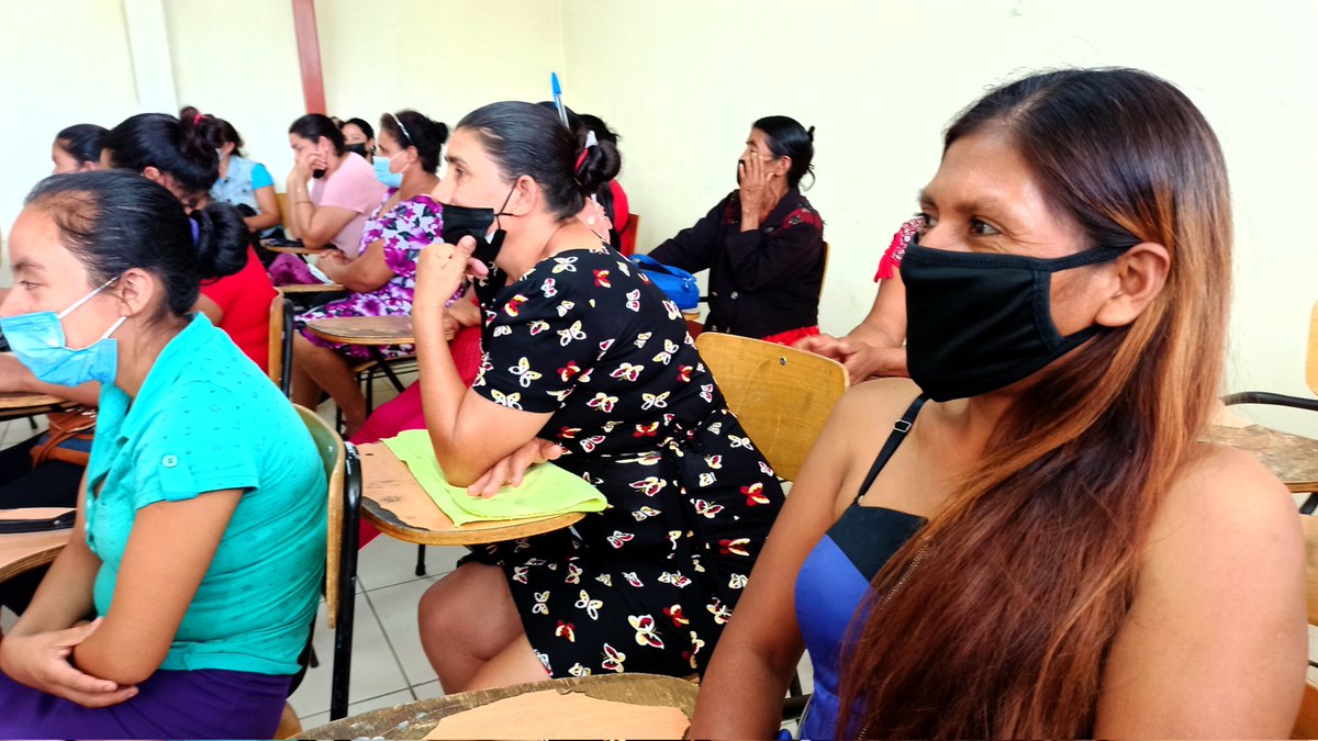 NicTotoMadriz's tweet photo. Programa Usura Cero Madriz
 Continúa haciendo entrega de Financiamiento a grupos solidarios organizados, en los municipios del departamento.
40 Protagonistas, 13 grupos Solidarios
_Monto recibido: 440,000 Córdobas_
🌸👩🏼‍🦳👵🏼👩🏼‍🦰👱🏼‍♀️👩🏼‍🍳👩🏻‍💼
#NicaraguaBenditayLibre 
#TropaSandinista https://t.co/XoNVx3uusA