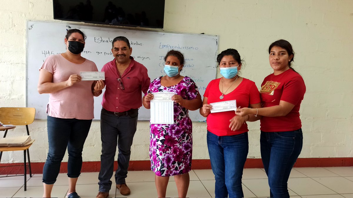 NicTotoMadriz's tweet photo. Programa Usura Cero Madriz
 Continúa haciendo entrega de Financiamiento a grupos solidarios organizados, en los municipios del departamento.
40 Protagonistas, 13 grupos Solidarios
_Monto recibido: 440,000 Córdobas_
🌸👩🏼‍🦳👵🏼👩🏼‍🦰👱🏼‍♀️👩🏼‍🍳👩🏻‍💼
#NicaraguaBenditayLibre 
#TropaSandinista https://t.co/XoNVx3uusA