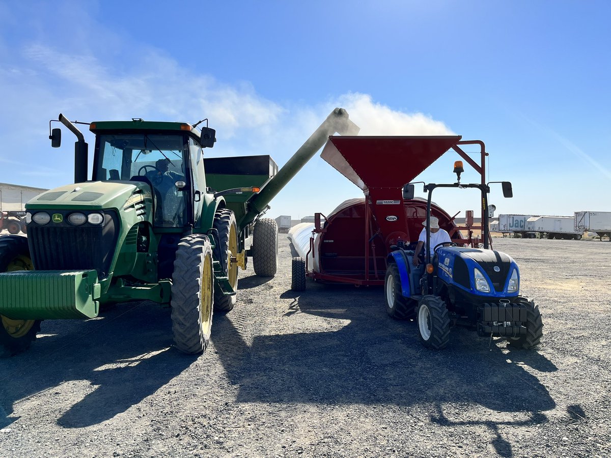jschneid2019's tweet photo. Enjoyable day spent in Washington with our crew who is bringing in harvest 2022! This awesome team will support growers bringing in over 60 million lbs of bluegrass, tall fescue and perennial ryegrass. I am proud of them! https://t.co/d5FLl9wFuH