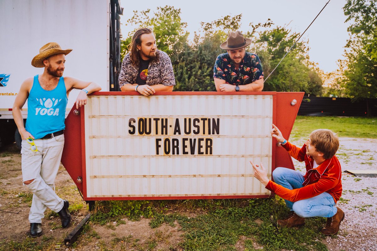 The Soap Boxers are back @FarOutLounge this Sunday for an early bird show at 2:30 p.m! @NickAdamoMusic kicks things off at 1:00 p.m! $5 gets you in the door!Let’s do this!

#FarOutLounge #SouthAustin #ATX #ATXmusic #LiveMusic #Do512 #SundayFunday