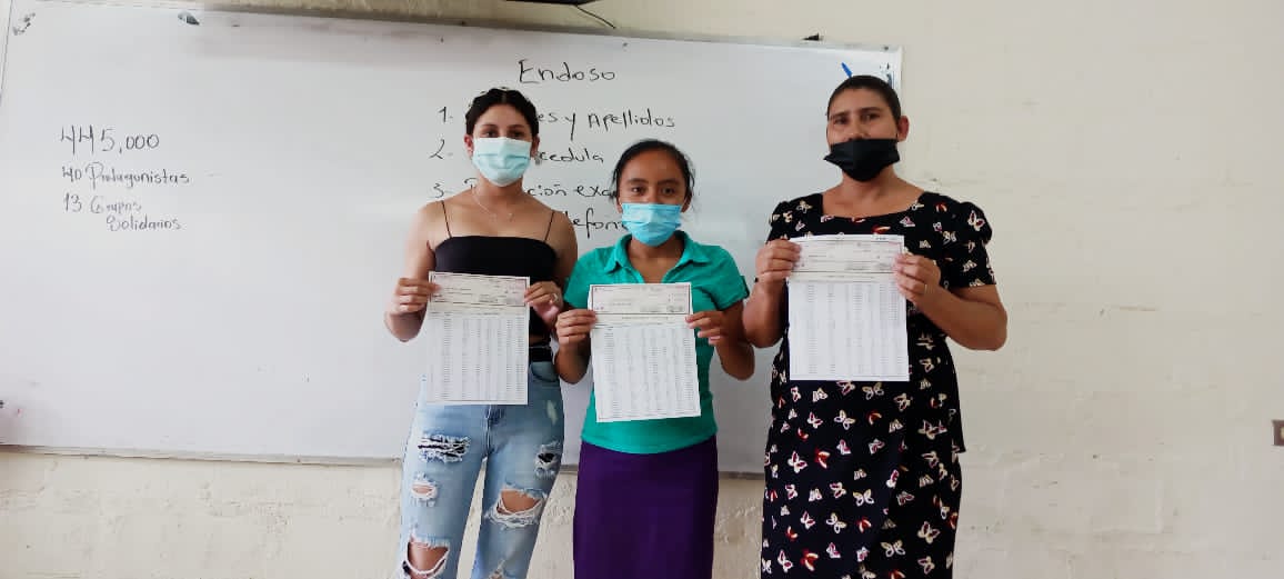 NicTotoMadriz's tweet photo. Programa Usura Cero Madriz
 Continúa haciendo entrega de Financiamiento a grupos solidarios organizados, en los municipios del departamento.
40 Protagonistas, 13 grupos Solidarios
_Monto recibido: 440,000 Córdobas_
🌸👩🏼‍🦳👵🏼👩🏼‍🦰👱🏼‍♀️👩🏼‍🍳👩🏻‍💼
#NicaraguaBenditayLibre 
#TropaSandinista https://t.co/XoNVx3uusA