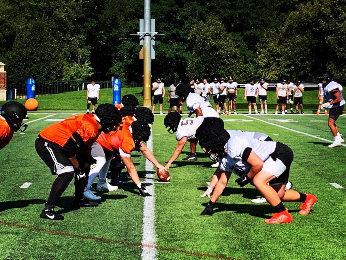khornets's tweet photo. Your @KzooFootball team getting ready for the upcoming 2022 season! #SwarmTheDay #Hornets https://t.co/egxXD6UBNU