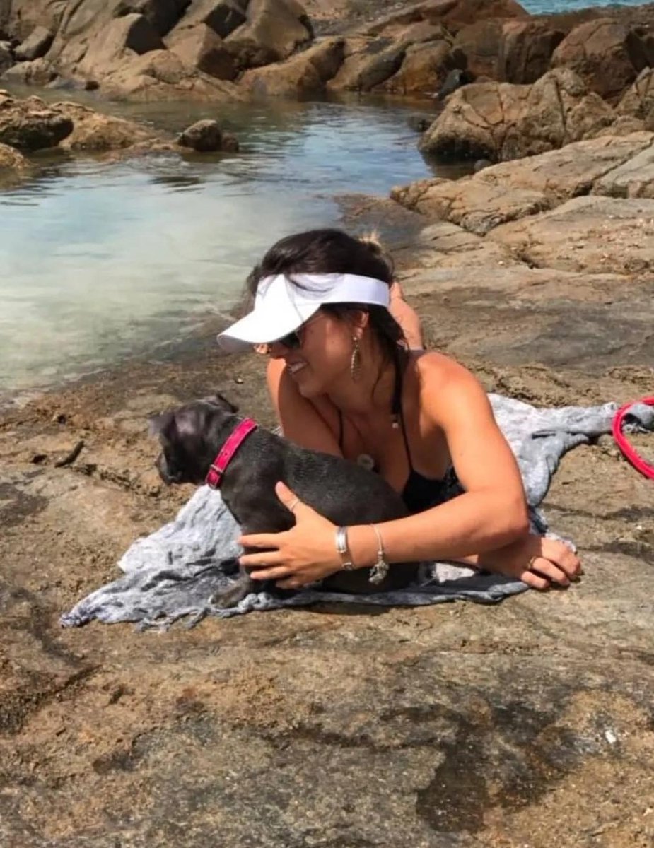 gi_zortea's tweet photo. Hoje foi um dia triste, acordei com msg que Rondinha se foi nessa manhã...😓💔 Obrigada por todo amor, amizade e momentos felizes filhota, te amamos pra sempre! #ripronda #amstaff https://t.co/KTDerLwdrJ