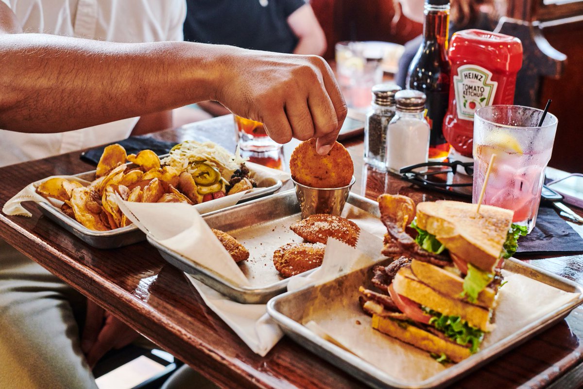 The Pat Connolly Tavern is the perfect place for a business lunch (or meeting up with friends midday)! We open for lunch tomorrow at 11a, with all of your faves on the menu.