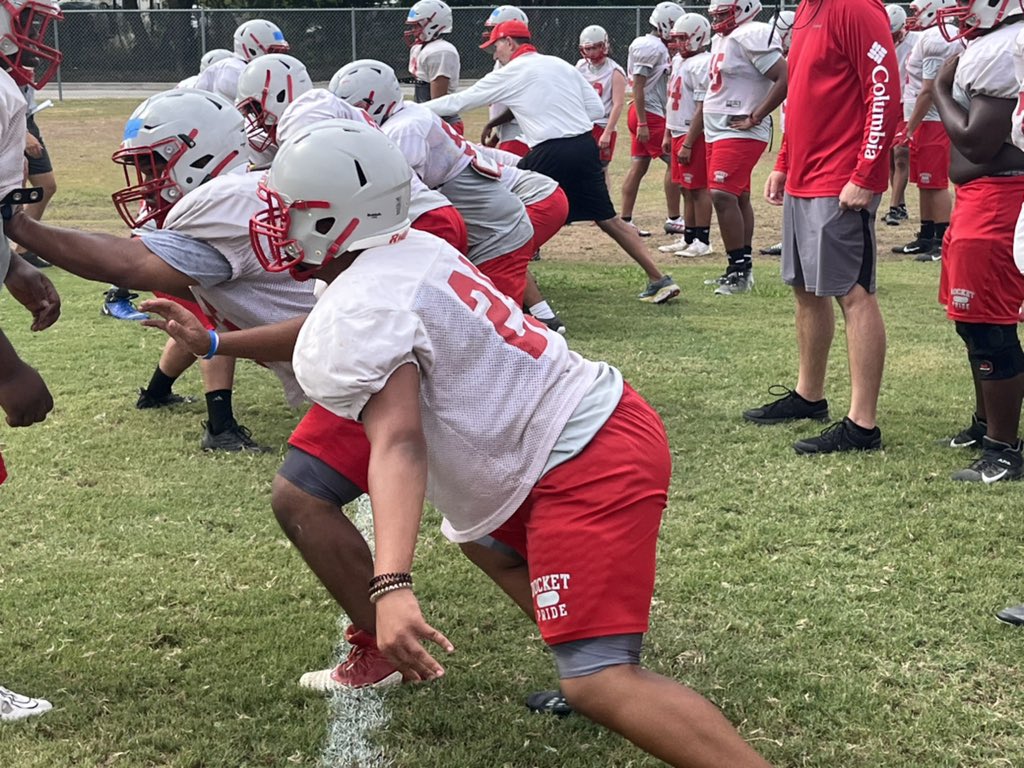 VVinzetta's tweet photo. Rocket Pride! You’re back eighteen hours later! @JudsonFootball with one of their own leading the way! @coachsotopop is on campus! And the Rockets look ready! More at 6pm with @nateryansports @JISD_ATHLETICS #PrepPreview. @KENS5 https://t.co/nuS2lKNPoe