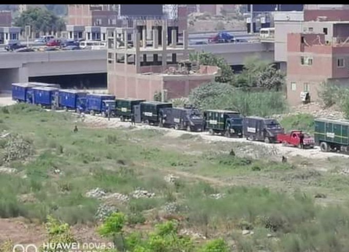 hatimny's tweet photo. #Egypt's forces heading to al-#Warraq island (in the river Nile) to *free* it (read: evacuate it) from its Egyptian residents and hand it over to Emirati investors.
#جزيره_الوراق https://t.co/Azknqiimcq