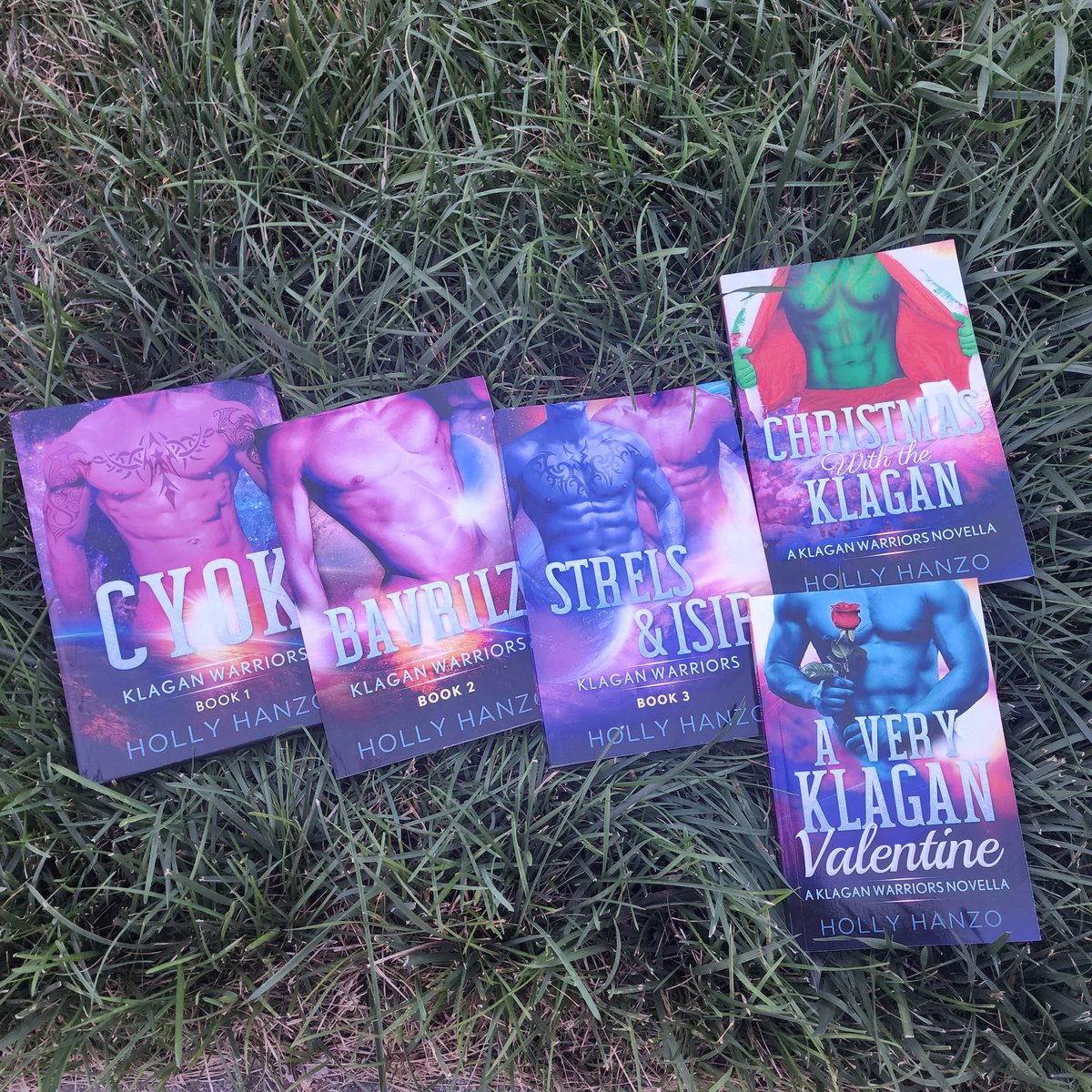 HollyHanzo's tweet photo. @davepperlmutter Here are mine. Next one comes out on Aug 27! https://t.co/IYmLhJbqqI