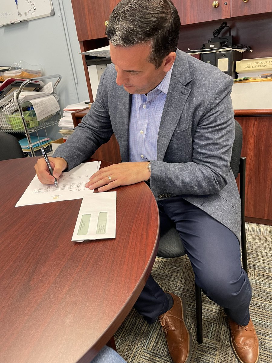 ElectJavier's tweet photo. Just submitted my qualifying paperwork to be @SoMiamiGov’s next mayor. If I have the opportunity to serve, I look forward to improving on our already great quality of life &amp; making our City of Pleasant Living the envy of every community in Miami-Dade County. https://t.co/xDDQEZ8L1q