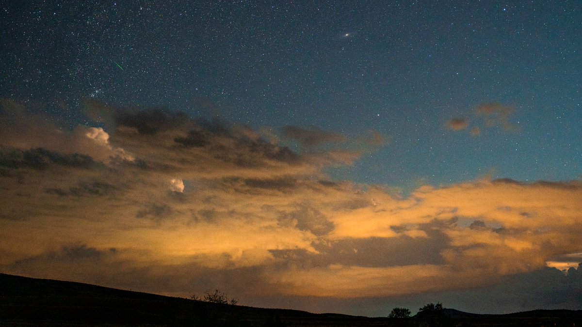 Prestons_Astro's tweet photo. last night was pretty cool. #ThePhotoHour #Astronomy #NightSky #Astrophotography #Adventure #LookUp #Adventure #Monsoon #Thunderstorm #Persides #meteor #Galaxy #Stars #Stellar https://t.co/QTr6OxWKPr