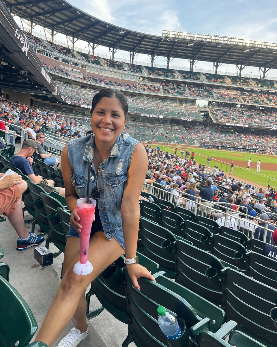 StorybyMari's tweet photo. What a crazy game last night!  13-1 Braves vs Mets ⚾
Best part? Cheering Venezuelan players Ronald Acuña Jr. (Braves) and Carlos Carrasco (Mets) 🇻🇪🇺🇸 
Did you know that there are 98 Venezuela-born players who have played in the major leagues this season? So proud!👏 #mlb #braves https://t.co/uaYZFimcFZ