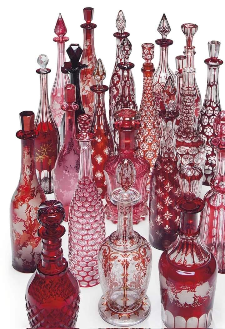 IKrzystyniak's tweet image. Taka kolekcja 😍😍😍
Która karafka podoba Wam się najbardziej?
Ja miałabym wielki problem by wybrać😉

* szkło rubinowe #RubyGlass - wytwarzane poprzez dodanie chlorku złota do stopionego szkła, na niewielką skalę, ze względu na wysoką cenę złota i trudny proces produkcji