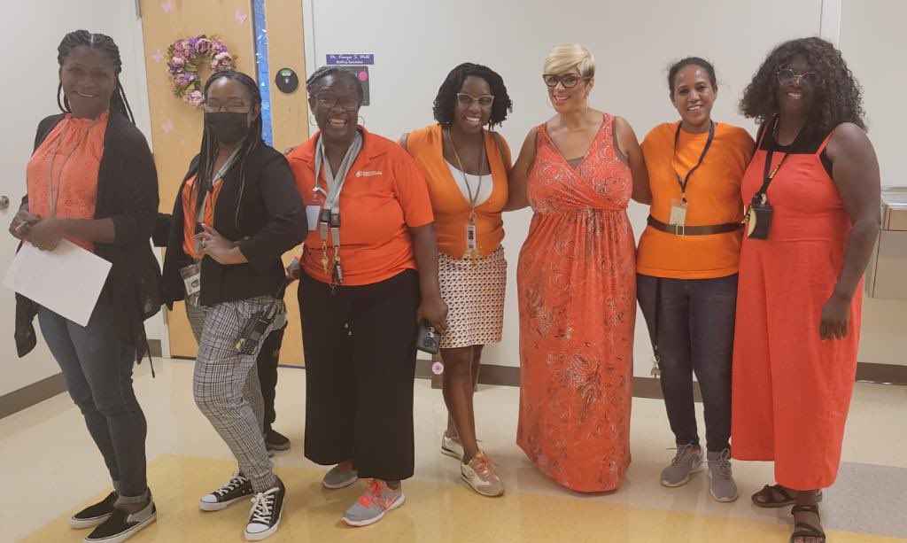 officialocpsace's tweet photo. Who got the orange memo today?🧡 thank you to everyone who supported kindergarten and their colors week. Tomorrow is yellow! I spy👀👀 a Daub @PrincipalDaub comment when you spot him #ocps #AfunnyThingHappened #ocpsnews #colorsweek https://t.co/FeV3wkL8r8