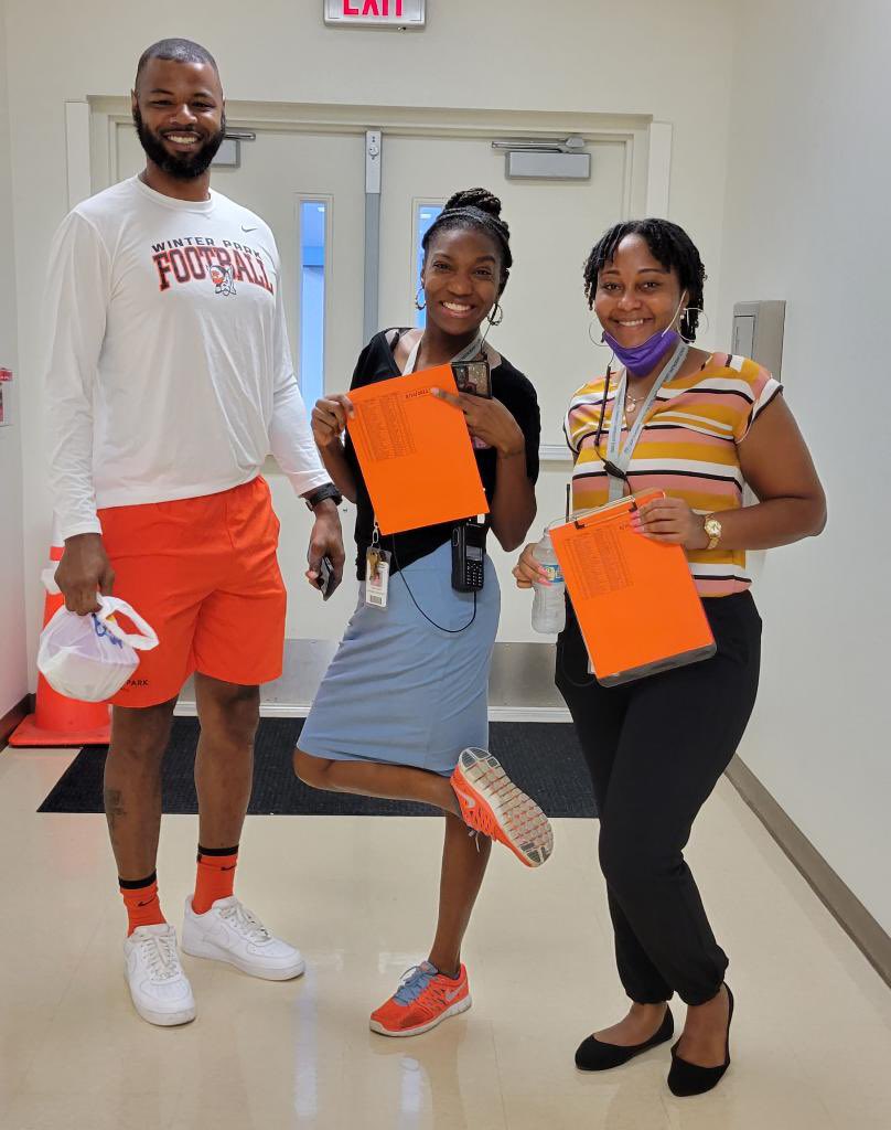 officialocpsace's tweet photo. Who got the orange memo today?🧡 thank you to everyone who supported kindergarten and their colors week. Tomorrow is yellow! I spy👀👀 a Daub @PrincipalDaub comment when you spot him #ocps #AfunnyThingHappened #ocpsnews #colorsweek https://t.co/FeV3wkL8r8
