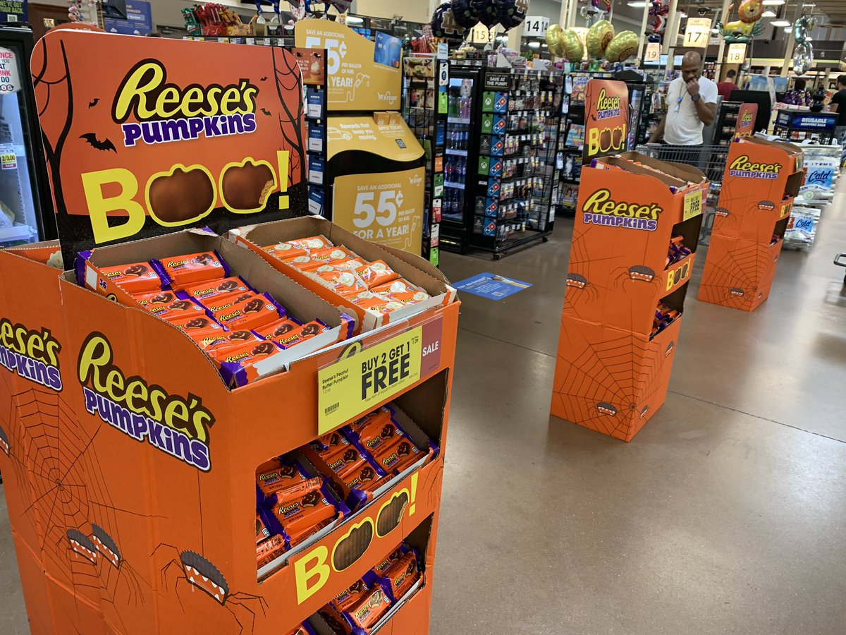 PCaporali's tweet photo. Dear @kroger, I have enough trouble knowing what day or year it is. You have me questioning what month + season. Knock it off please. Booooooo #notBoo #whatmonthisit #august #notoctober https://t.co/d0uAlZqamj