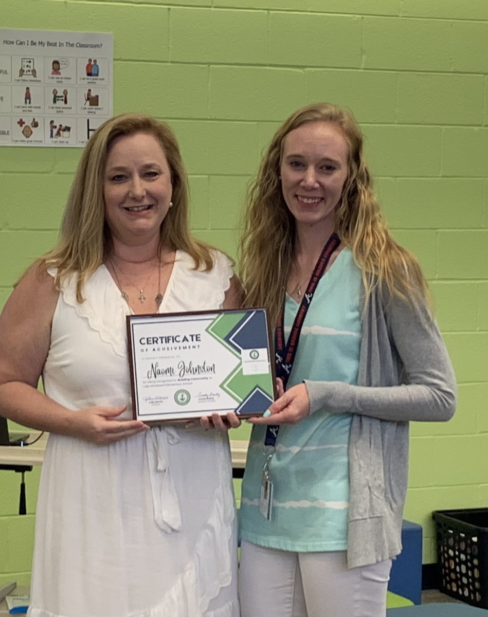 lwesprincipal's tweet photo. Our staff meetings are about celebrating those who exemplify our mission: Inspire Confidence, Spark Curiosity, and Build Community! Congrats to this month’s awardees! @FultonZone7 #lwesgators https://t.co/HeJGXPTzAy
