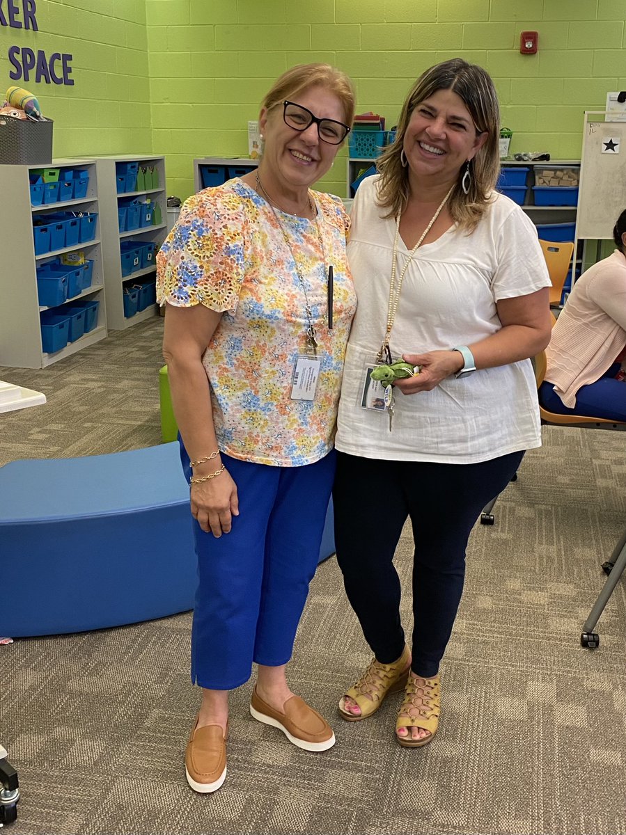 lwesprincipal's tweet photo. Our staff meetings are about celebrating those who exemplify our mission: Inspire Confidence, Spark Curiosity, and Build Community! Congrats to this month’s awardees! @FultonZone7 #lwesgators https://t.co/HeJGXPTzAy