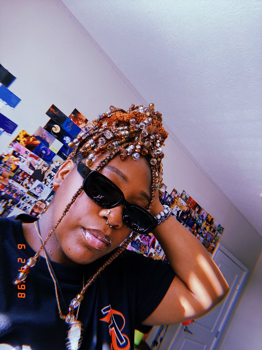 leisenseii's tweet photo. #bOSURollCall 
Hey y’all I’m Tahlayah ☺️
- Senior 
- Double major in psychology &amp; fashion 
- 216 📍
- I’m president of society of sisters &amp; Vice President for never let your pen dry 
- I’m the owner of Carry a mood (check ig) I love art and making it.
- I’m excited to meet y’all https://t.co/KBoSkaBl9M