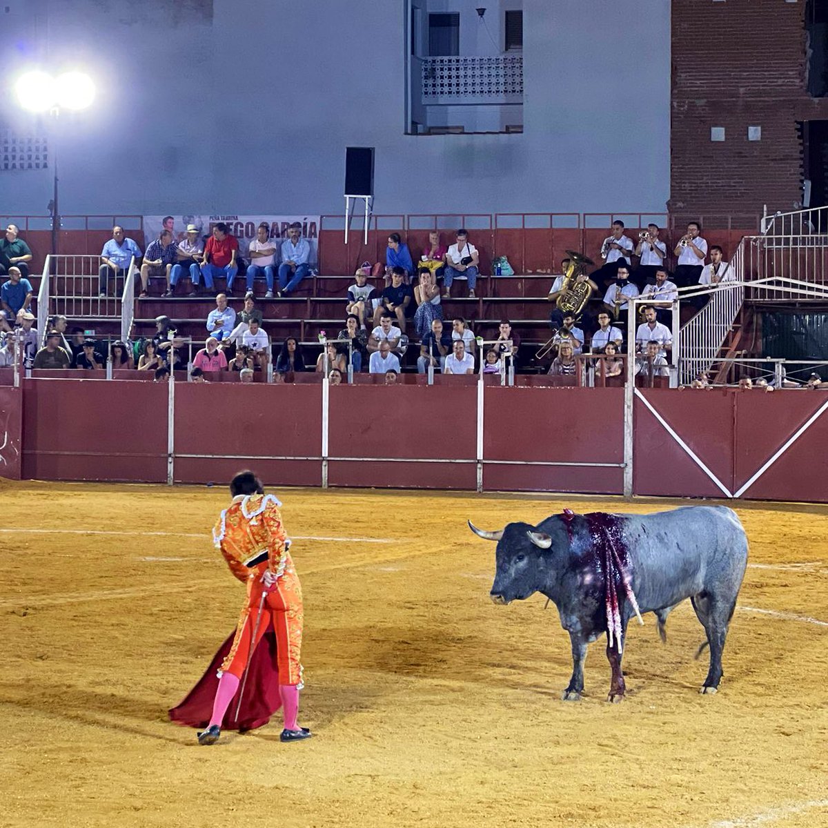 Empieza mi particular tour de agosto. Primera parada, como apoderado en este caso, en Perales de Tajuña, donde <a href="/APenaranda02/">Alejandro Peñaranda</a> ha cortado las 2 únicas orejas del festejo frente a una fuerte y dura novillada de José Escolar. 6 festejos en 2022: 18 orejas y 1 rabo, pleno de PG.