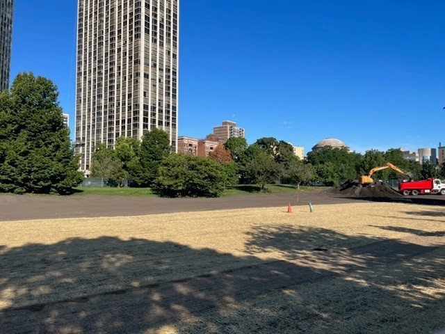 LPConservancy's tweet photo. Work is progressing on the North Pond restoration. Check out the North Pond project page and our weekly blog series linked in the bio to stay up to date on the Conservancy's biggest park improvement project to date. Thank you for your ongoing support.
#LP4Me #digdeepfornorthpond https://t.co/9KXstWcyF9