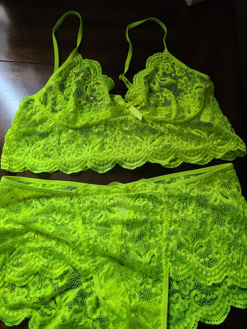 new lingerie came in today 🤭 who wants to see them on me ? 😋❤️ #sellingcontent #onlyfansgirl #onlyfanspromo<a href="/tag/onlyfans"class="tags"><span>#onlyfans</span></a><a href="/tag/onlyfansgirl"class="tags"><span>#onlyfansgirl</span></a><a href="/tag/onlyfanspromo"class="tags"><span>#onlyfanspromo</span></a><a href="/tag/selli"class="tags"><span>#selli</span></a>