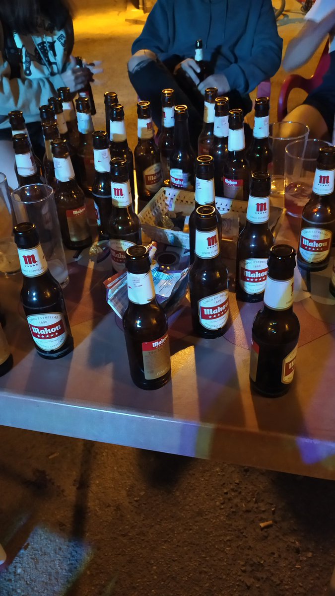 Miguelsnchzz7's tweet photo. @mahou_es @AnaCuevas_ @GuillerCuevas @mahou_es necesitamos refuerzos 😅 https://t.co/1eCyNm92jU