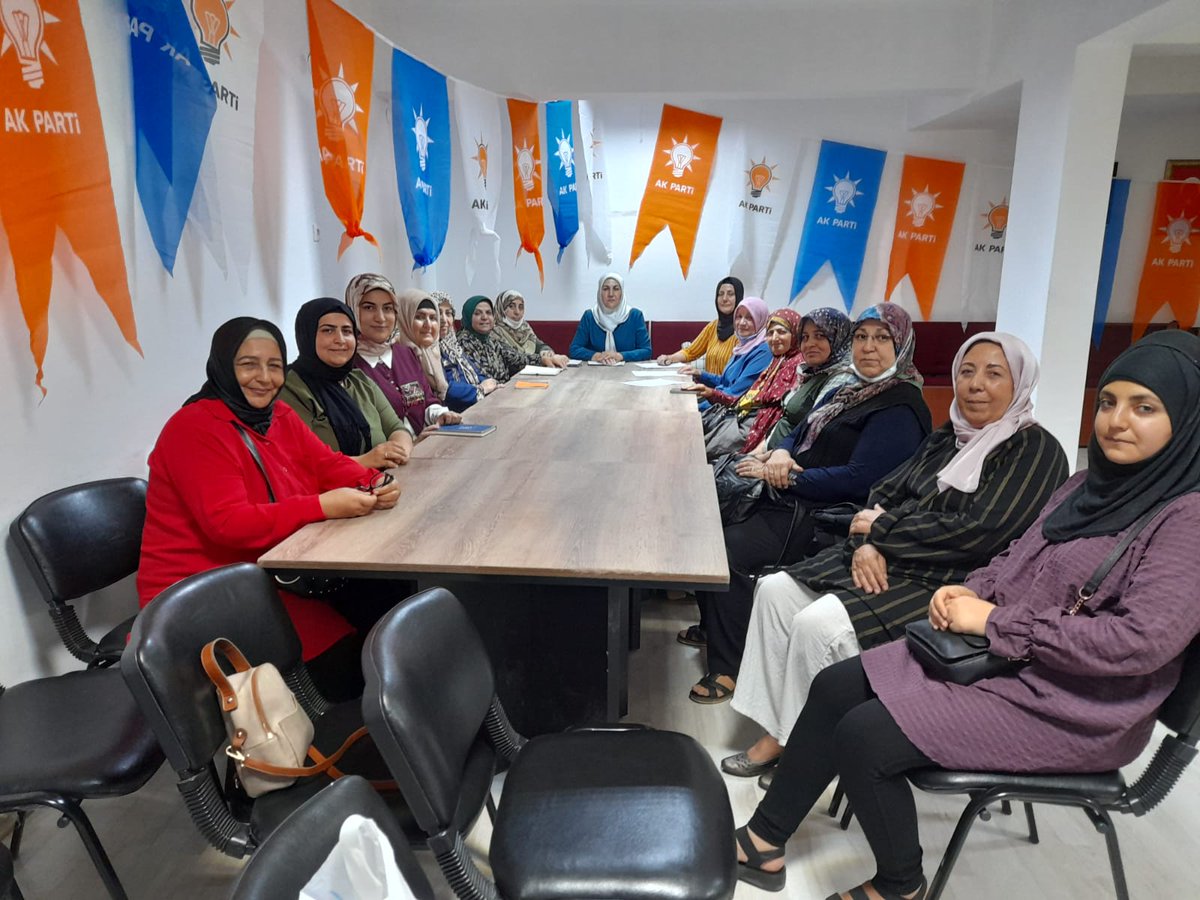 PolatliAkKadin's tweet photo. Haftalık yürütme ve yönetim kurulu toplantısı Kadın kolları başkanımız Fatma Erten başkanlığında gerçekleştirildi
@aysekesir @hatice_cakmak_ https://t.co/wSz3HdDTLj