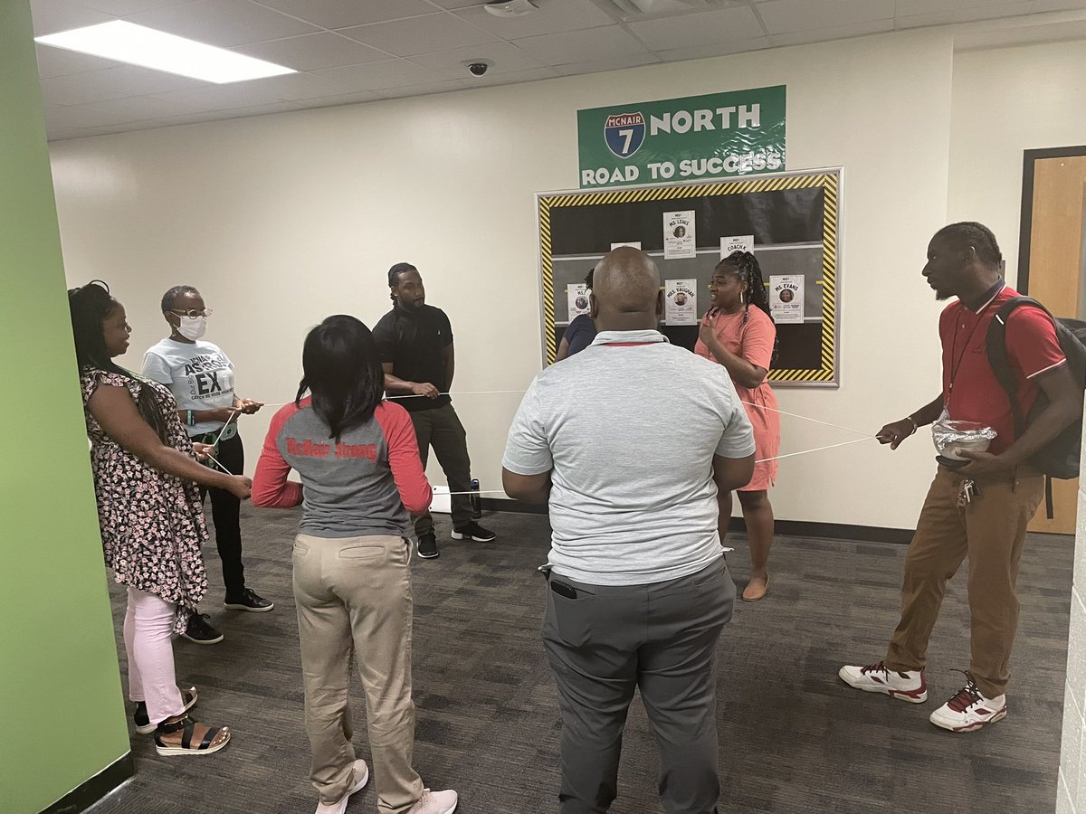 My 7th grade team is amazing! Team building huddle BEFORE our Astros hit the halls. Doing this a few days a week really makes a positive difference. Thank you <a href="/GYLife_wMsLewis/">GetYaLife_wMsLewis</a> for leading your team in such a impactful way. Which teacher will volunteer to lead the huddle next? 🤔