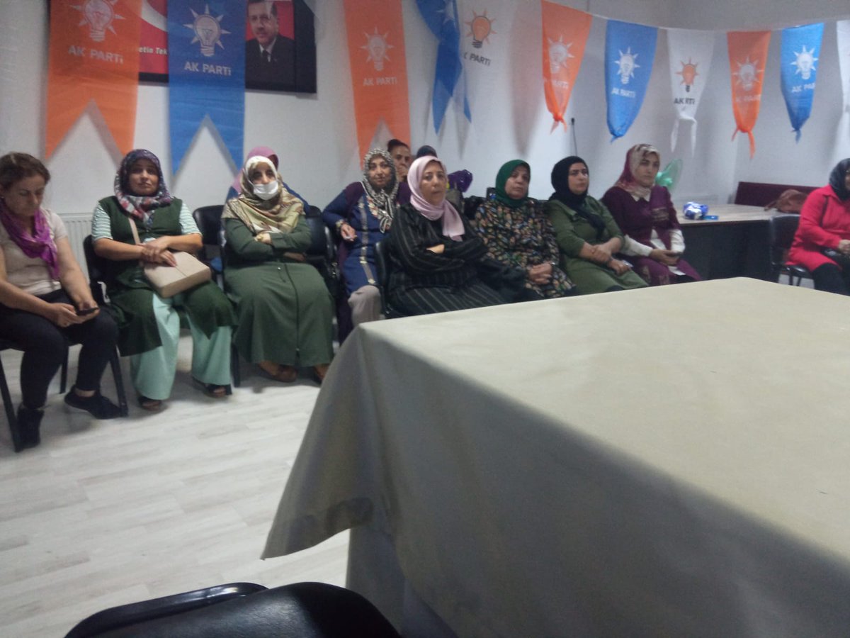 PolatliAkKadin's tweet photo. Haftalık yürütme ve yönetim kurulu toplantısı Kadın kolları başkanımız Fatma Erten başkanlığında gerçekleştirildi
@aysekesir @hatice_cakmak_ https://t.co/wSz3HdDTLj