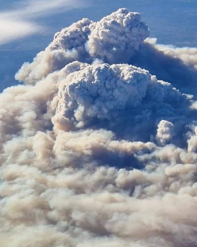 Parece um Vulcão mas é o Grande Incêndio da Serra da Estrela!

Enorme desastre ambiental e natural.