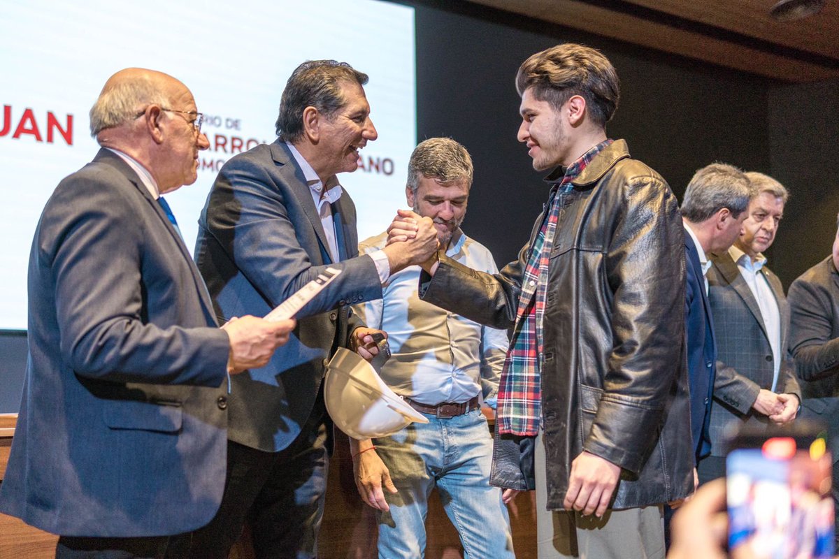 Nos visitó el Ministro Juan Zabaleta, y junto al gobernador Uñac firmamos convenios con la Unión Industrial, la Cámara de Construcción, la UOCRA, la Cámara de Comercio y la UNSJ, para capacitar a titulares del Programa Potenciar Trabajo en el marco del Programa Vincular.